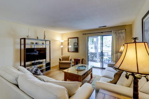 82 Courtside 2 BR Forest Beach Condo Maison in South Forest Beach