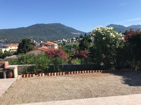 Appartement 80m2 dans Villa Apartment in Propriano