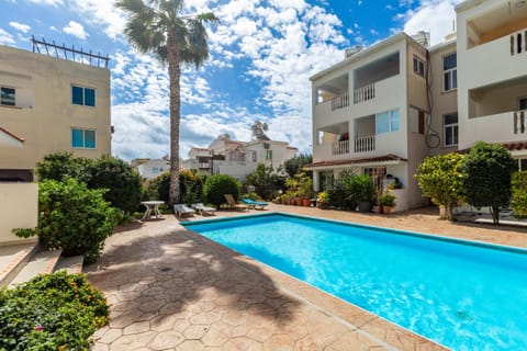 Beautiful 2 bed apartment with great views in Paphos Condominio in Yeroskipou