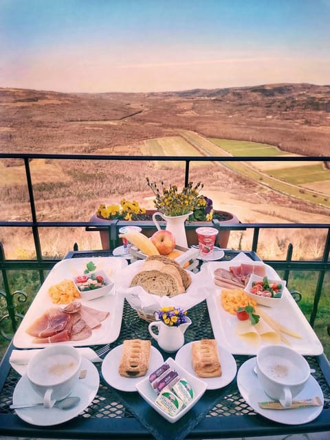 Balcony/Terrace, Food and drinks, Breakfast