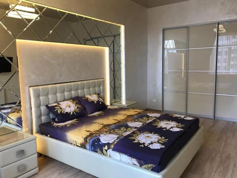 Luxury Apartment in Downtown, Near River Esplanade Condominio in Kharkiv