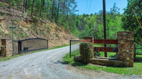 Bear Pause Cabin House in Sevier County