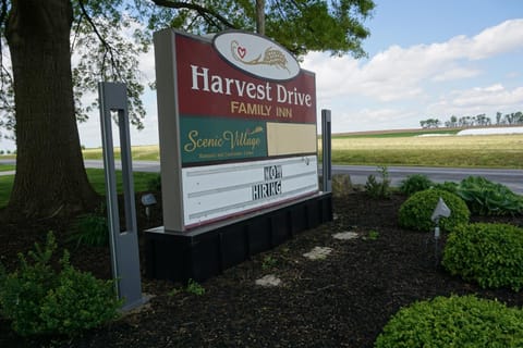 Harvest Drive Family Inn - Renovated Rooms Motel in Intercourse