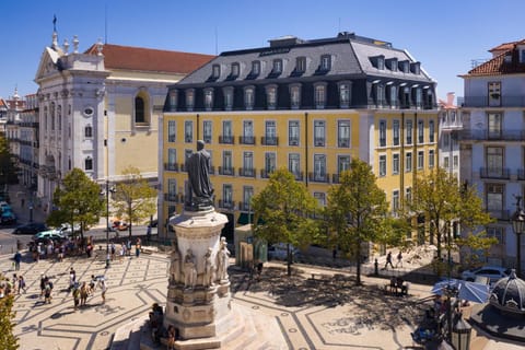 Property building, Facade/entrance, Street view, Location