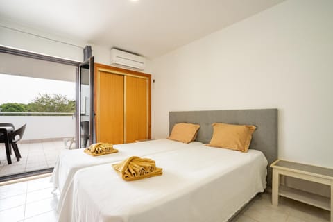 Apartamentos Vale de Carros by Umbral Campeggio /
resort per camper in Olhos de Água