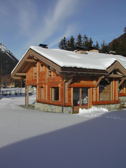 Facade/entrance, Winter