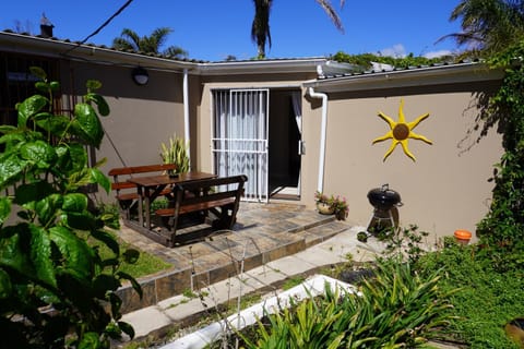 Patio, Facade/entrance