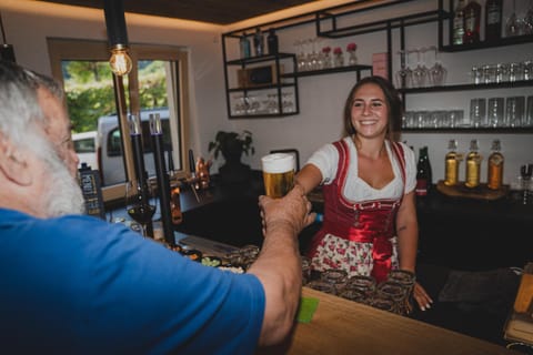 Restaurant/places to eat, Lounge or bar