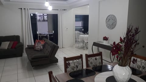 Ótima Localização e conforto em Meia Praia-SC Wohnung in Porto Belo