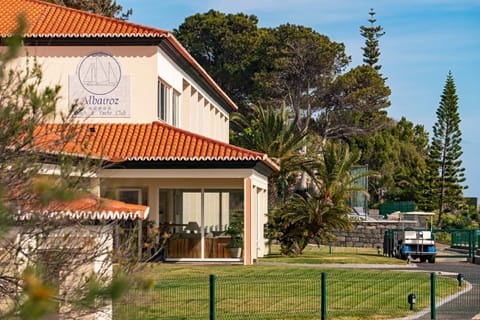 Albatroz Beach & Yacht Club Hotel in Madeira District