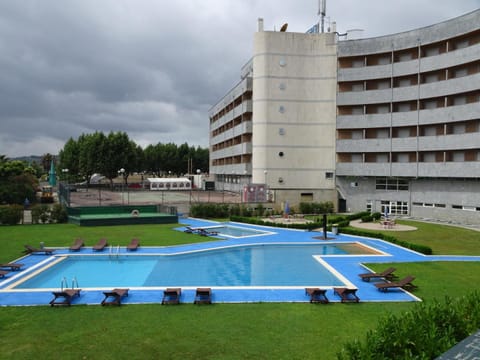 Property building, Garden, Garden view, Pool view, Swimming pool