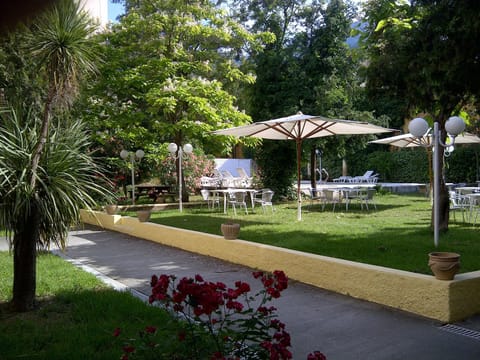 Facade/entrance, Garden, Balcony/Terrace, Garden view