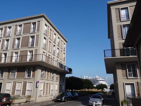 Property building, Neighbourhood