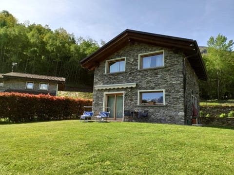 Casa il Tiglio affacciata sul lago di Como House in Colico