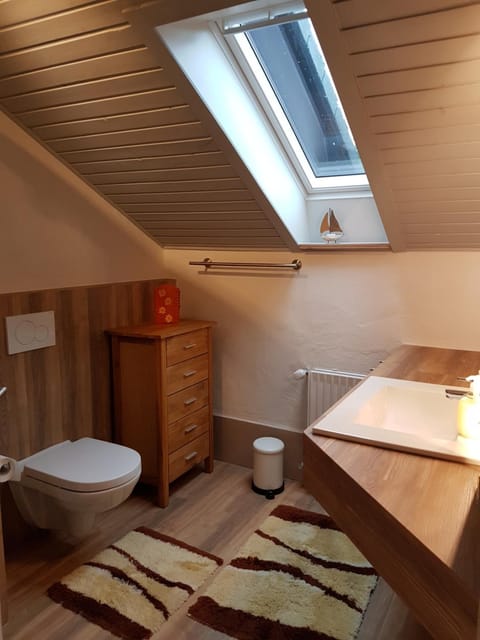 Bathroom, Photo of the whole room, Decorative detail