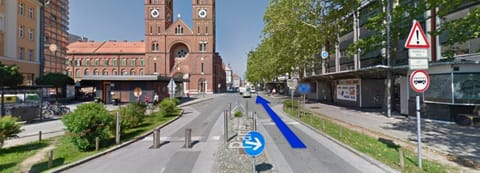 Street view, Location, Parking