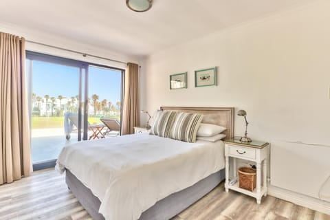 Adjacent Camps Bay Beach Appartement in Camps Bay