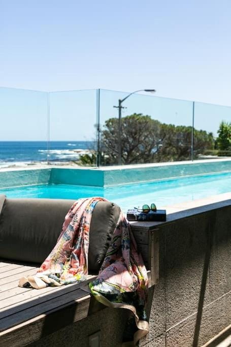 Waters Edge 101 Apartment in Camps Bay