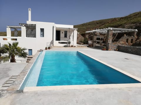 Villa with Swimming Pool House in Kea-Kythnos