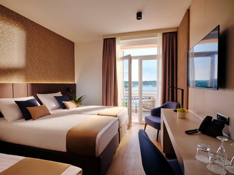 Bed, Photo of the whole room, Sea view