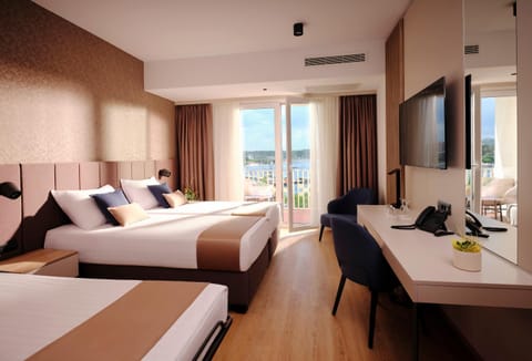 Bed, Photo of the whole room, Sea view