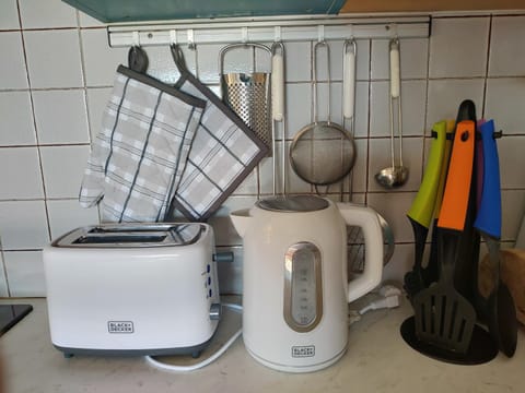 Coffee/tea facilities, toaster