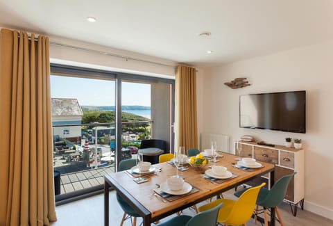 11 Woolacombe West - Luxury Apartment at Byron Woolacombe, only 4 minute walk to Woolacombe Beach! Condo in Woolacombe