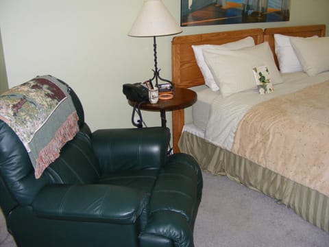 Hummingbird Guesthouse Bed and Breakfast in Port Alberni