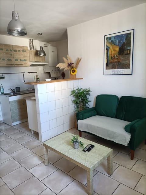 Jolie petite maison idéalement située Apartment in Arles