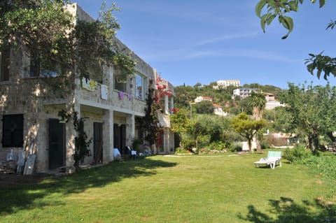 Facade/entrance, Day, Neighbourhood, Natural landscape, Summer, On site