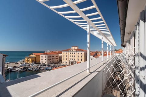 Day, View (from property/room), Balcony/Terrace, City view, Sea view