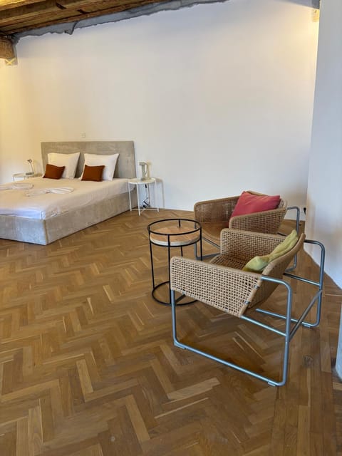 Seating area, Bedroom