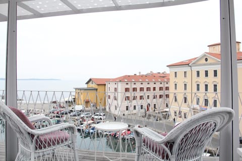 View (from property/room), Balcony/Terrace, Seating area, Sea view