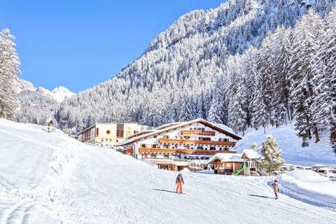 Property building, Winter, Skiing, Skiing