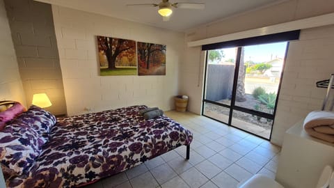 Stay Awhile in Port Pirie - min stay 4 nights Condo in Port Pirie