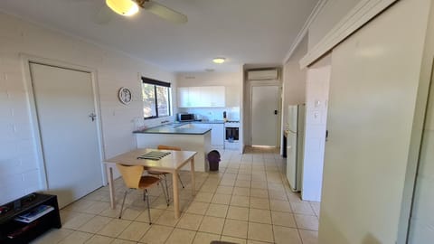 Stay Awhile in Port Pirie - min stay 4 nights Condo in Port Pirie