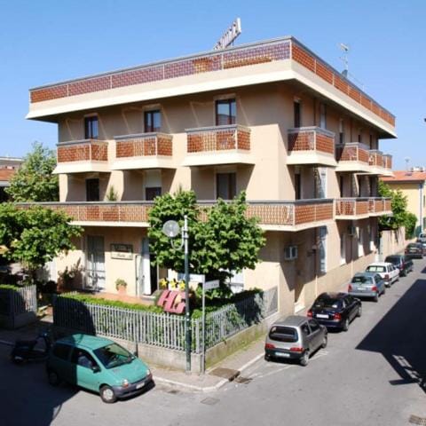 Property building, Facade/entrance, Day