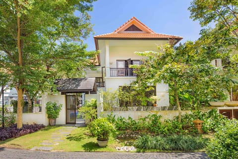 Property building, Garden, Garden view, Pool view