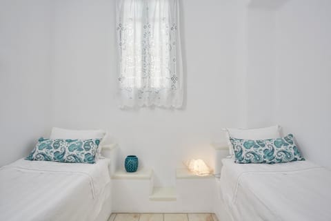 Bed, Photo of the whole room, Decorative detail, Bedroom