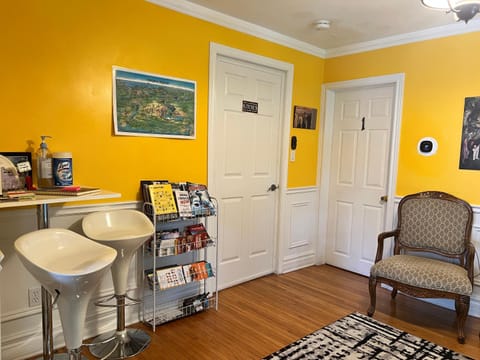 Cozy House B&B Bed and Breakfast in Niagara Falls