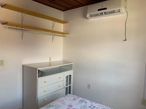 Bed, Bedroom, air conditioner