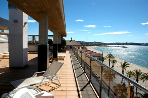 View (from property/room), Balcony/Terrace, Beach