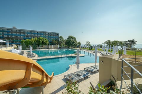 Pool view, Swimming pool, sunbed