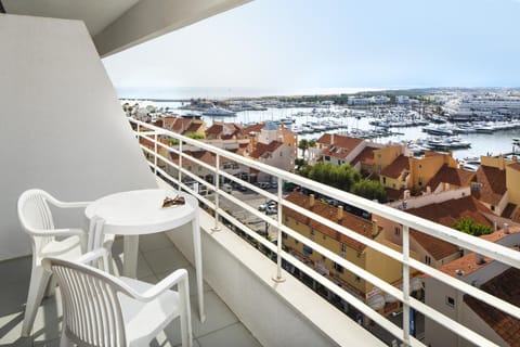 Balcony/Terrace, City view