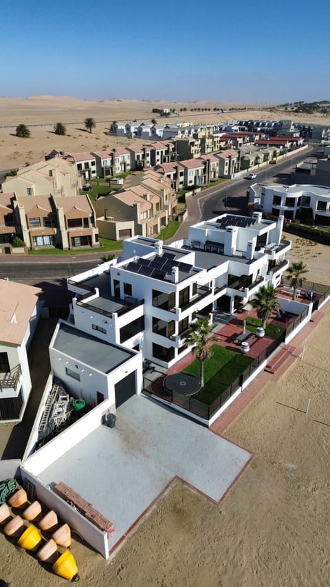 Property building, Neighbourhood, Natural landscape, Bird's eye view, Street view, Location