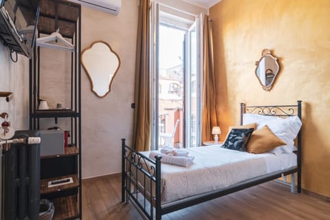 Golden Rooms Piazza di Spagna Bed and Breakfast in Rome