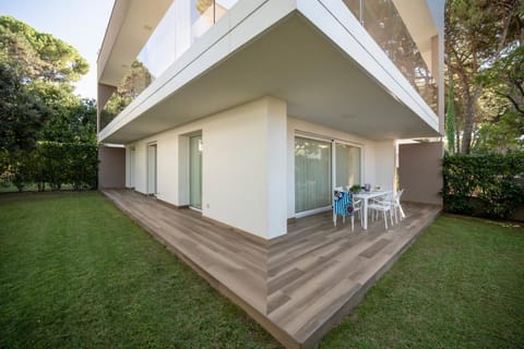 Property building, Garden