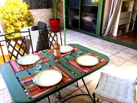 Patio, Dining area