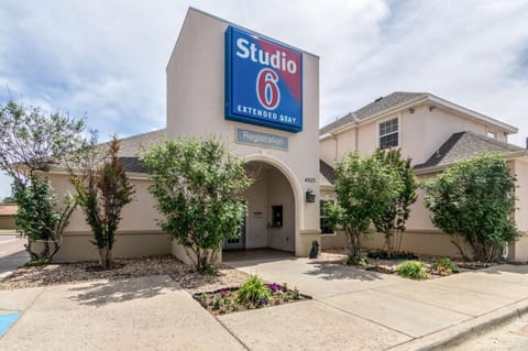 Studio 6-Lubbock, TX - Medical Center Hotel in Lubbock