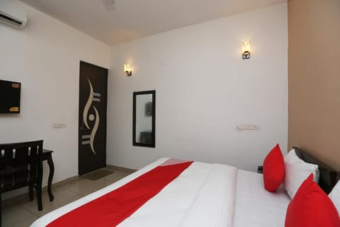 OYO Mahak Residency Hotel in Gurugram